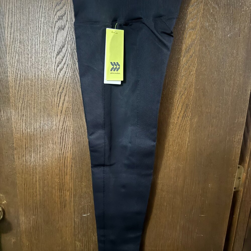 NWT - Large: Seamless, Ribbed, Black All in Motion High Rise 7/8 Flex Legging - Picture 4 of 4